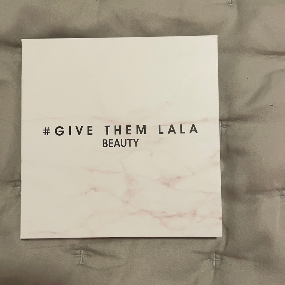 Give them Lala The Grown Woman Eyeshade Palette